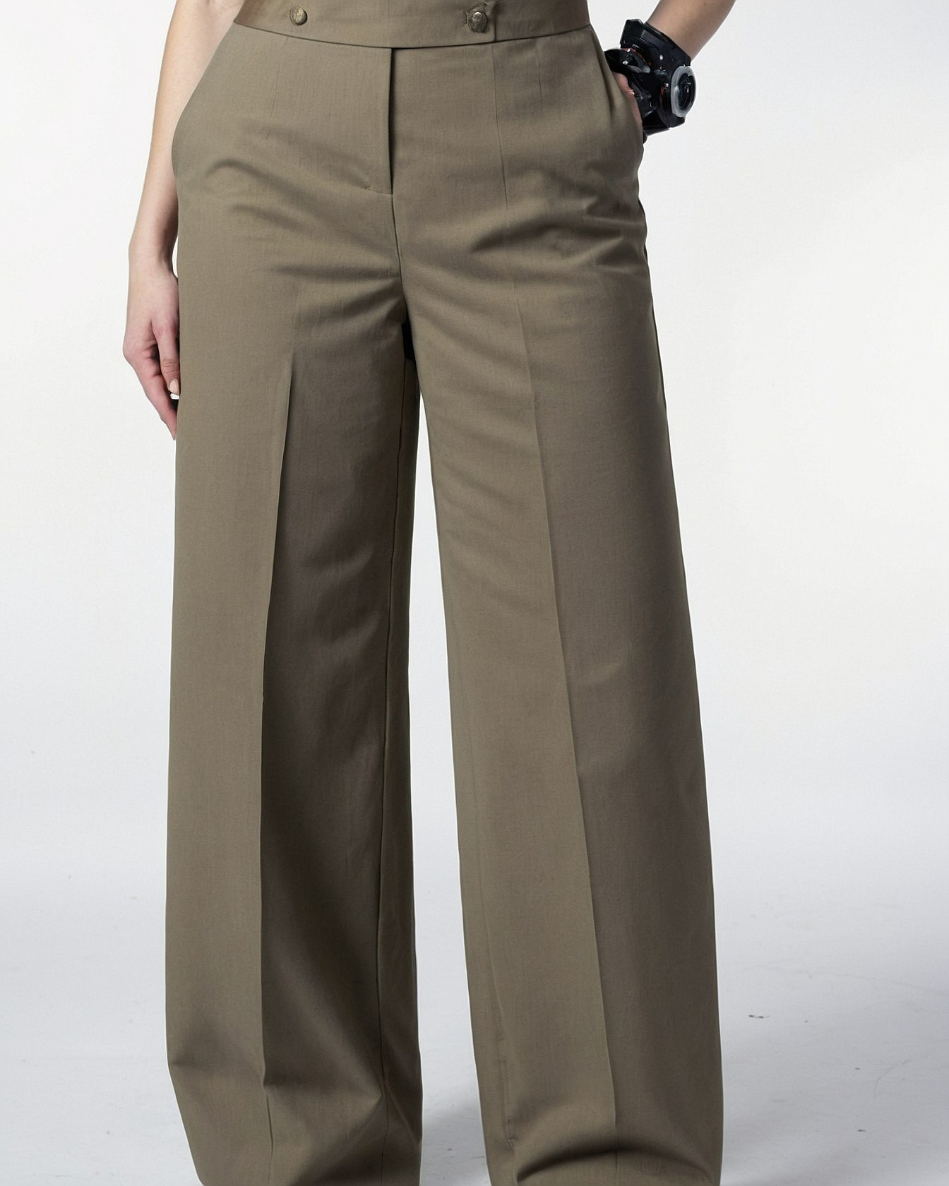 A Spectrum of Earth Tones and Modern Silhouettes