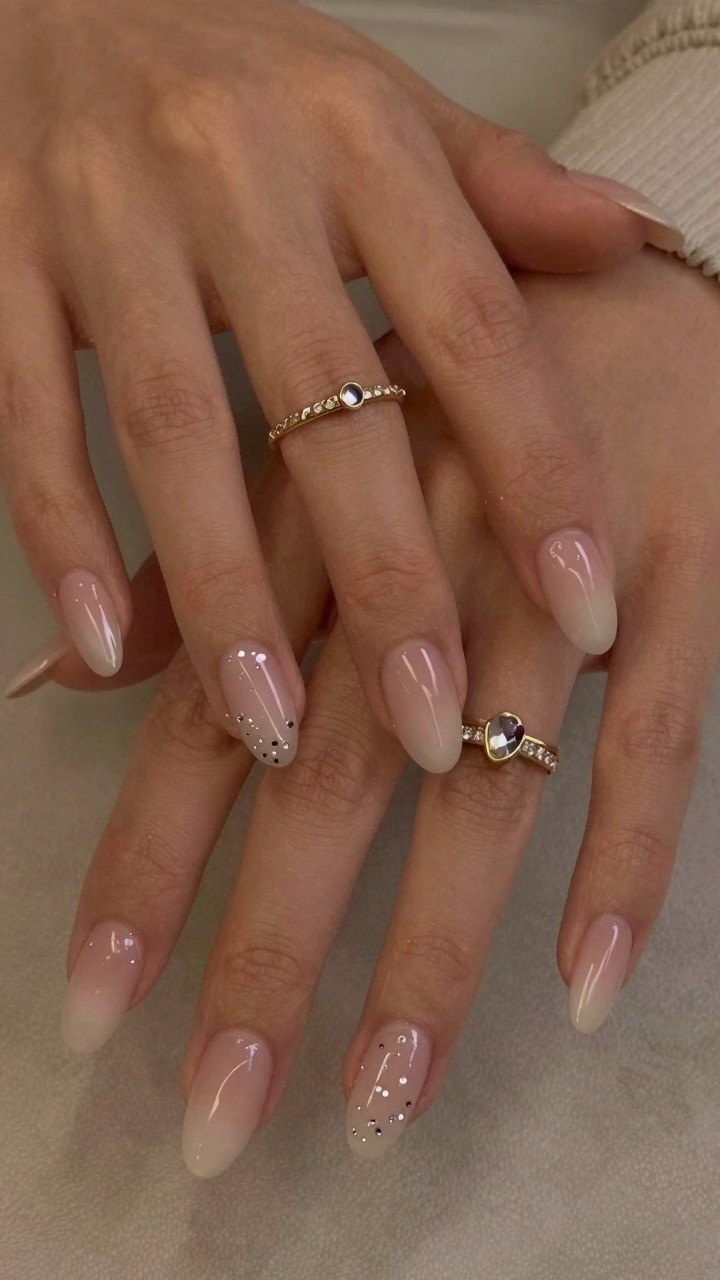 Subtle Glitter Gradient Almond Nails For Autumn