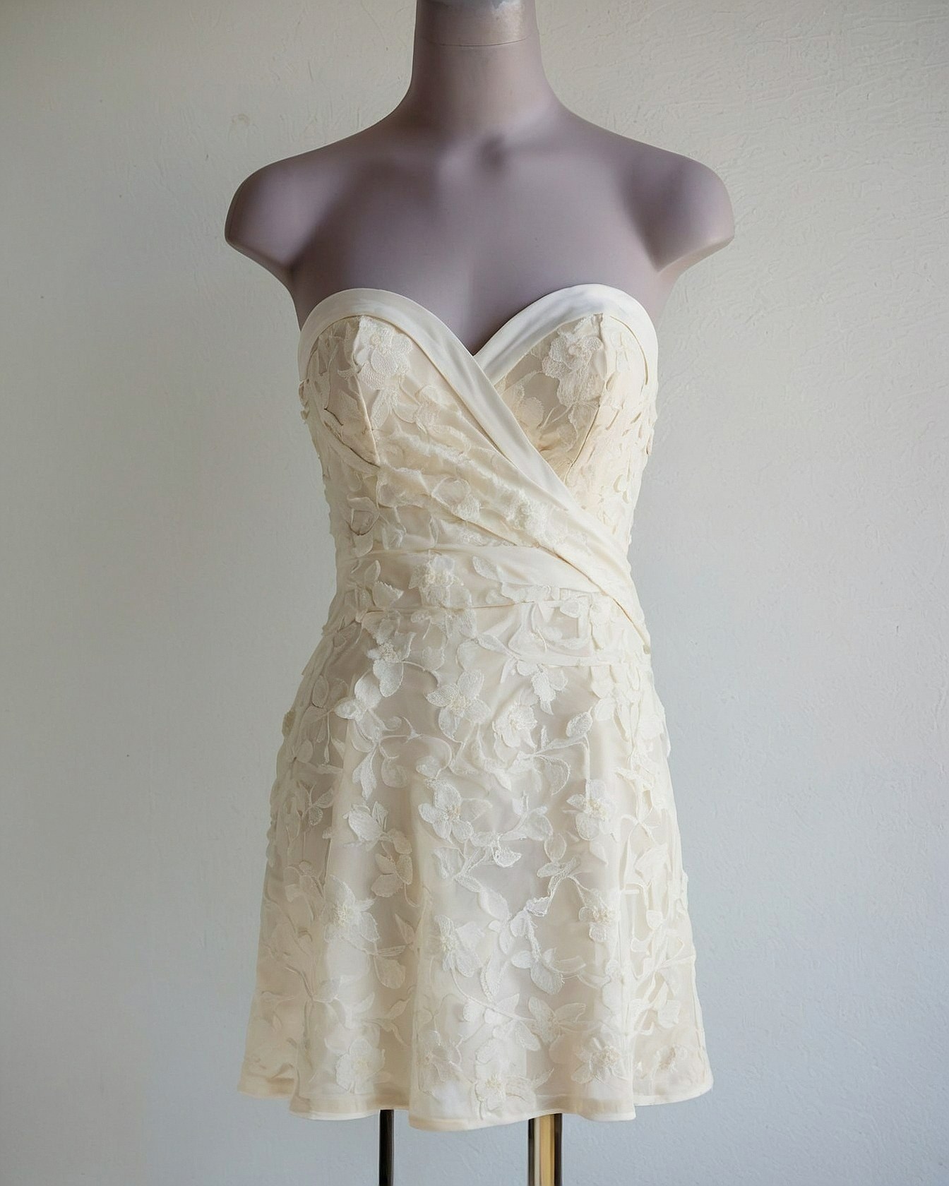 Ivory sweetheart neckline and floral applique mini dress