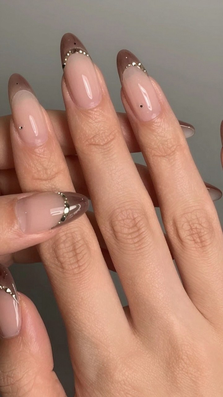 Mixing Dots and Gradient Tips for Unique Nails