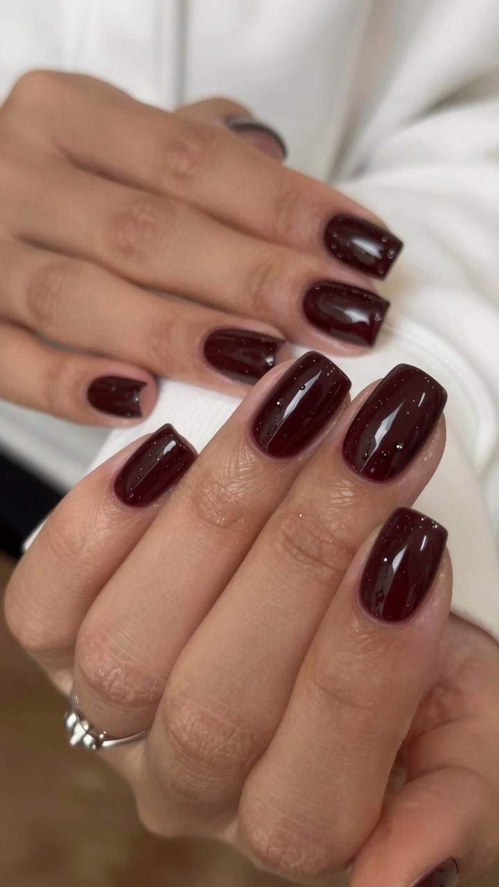 Short Shimmering Brown Nails for Autumn