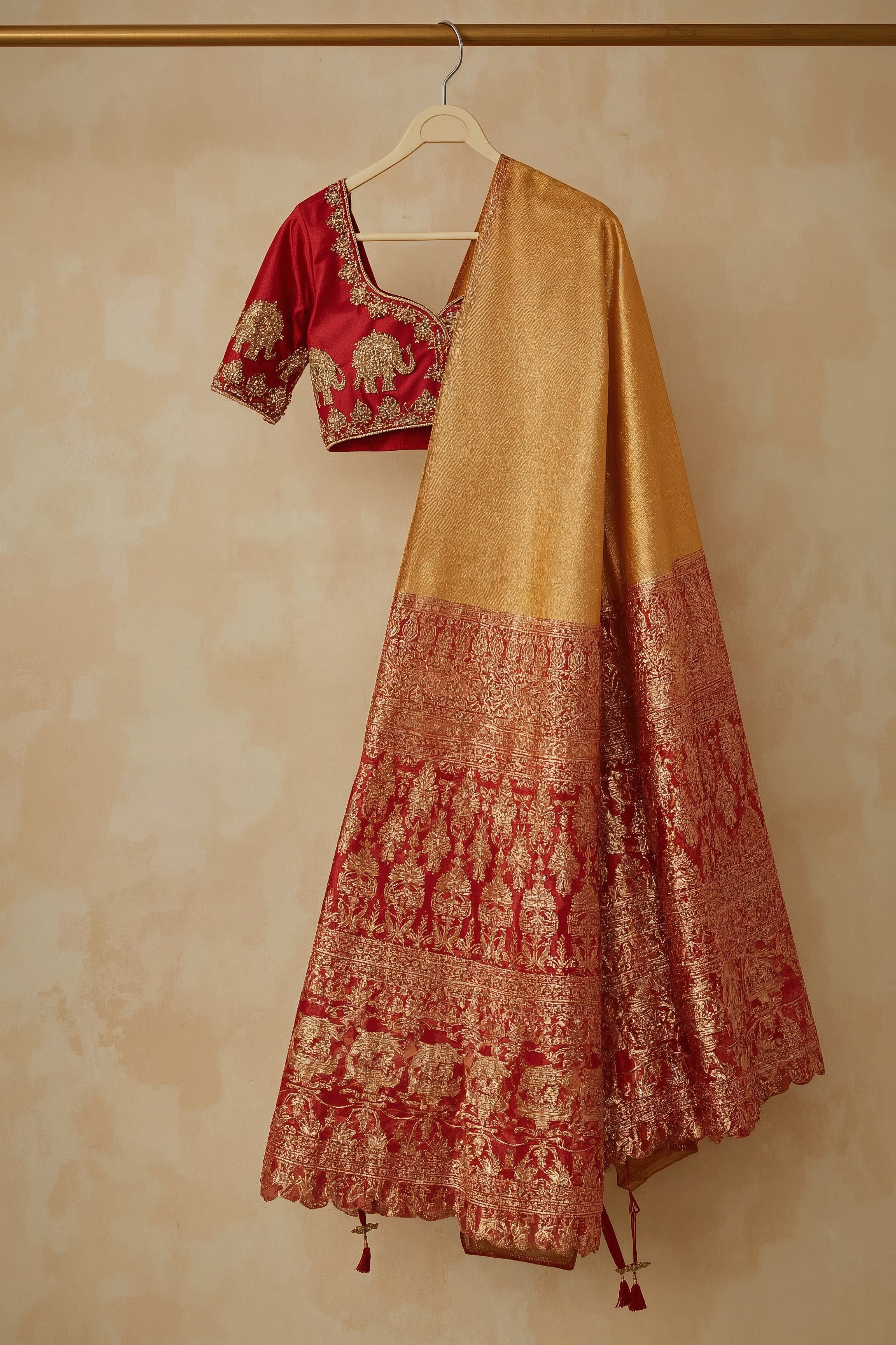 Regal Red & Gold Bridal Saree: South Indian Wedding Inspiration