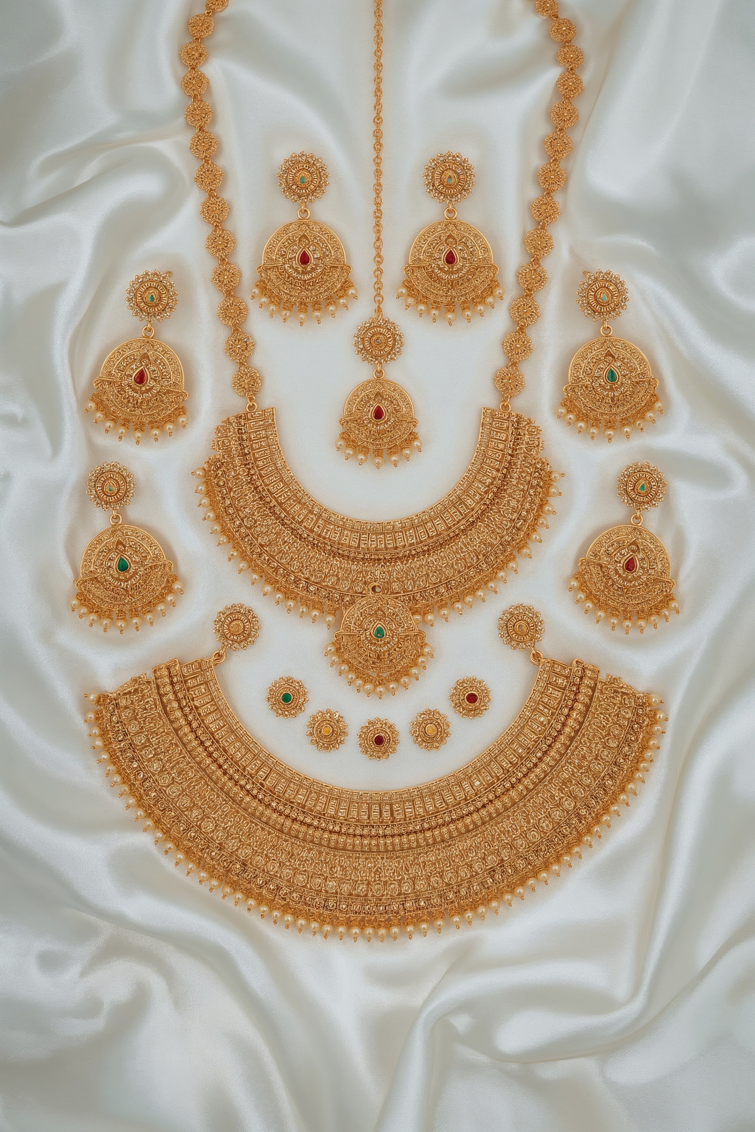 Opulent Traditional Indian Gold Jewellery Set for Regal Brides