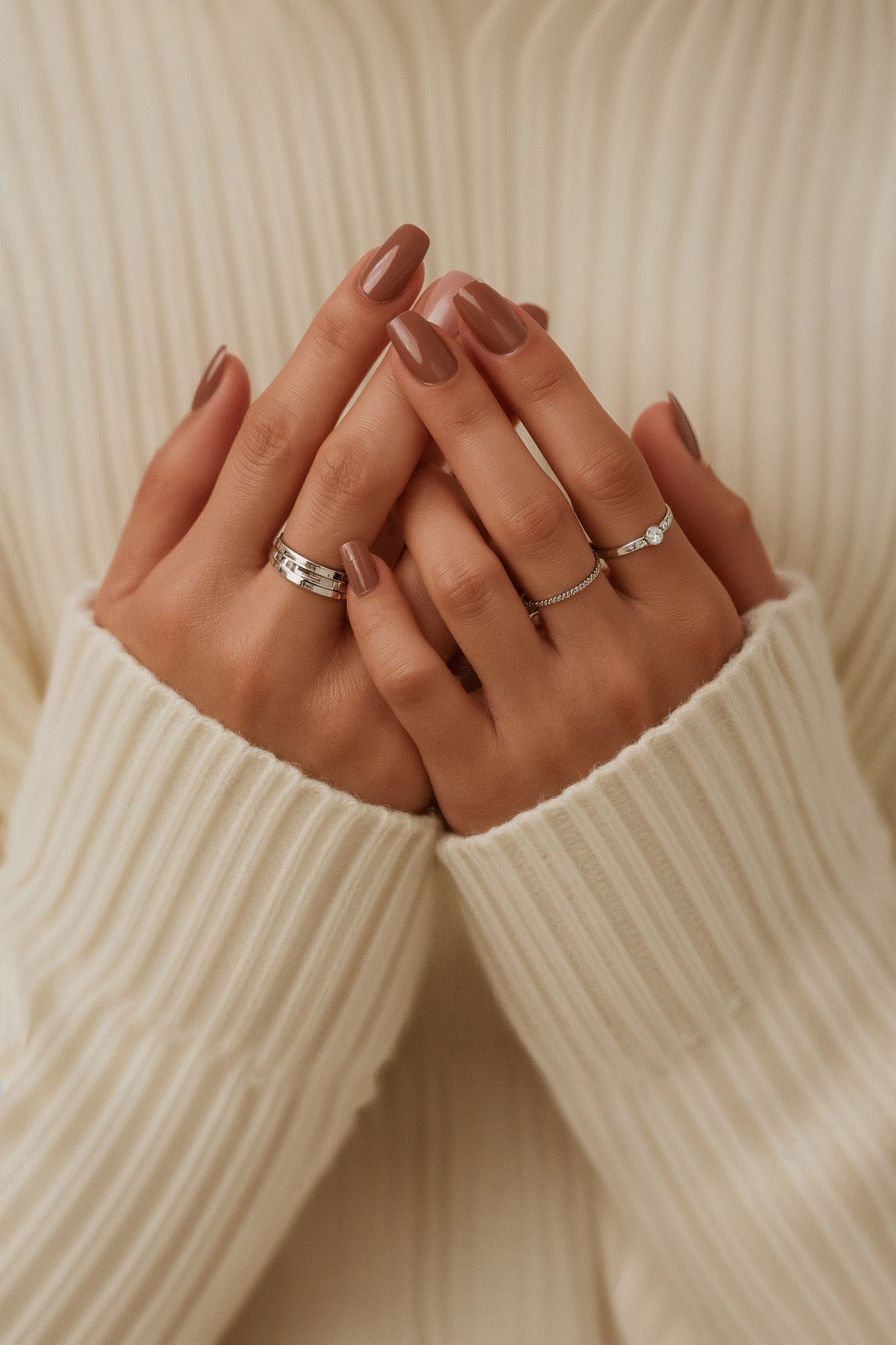 Elegant Warm Taupe Nails: Neutral Trends 2026