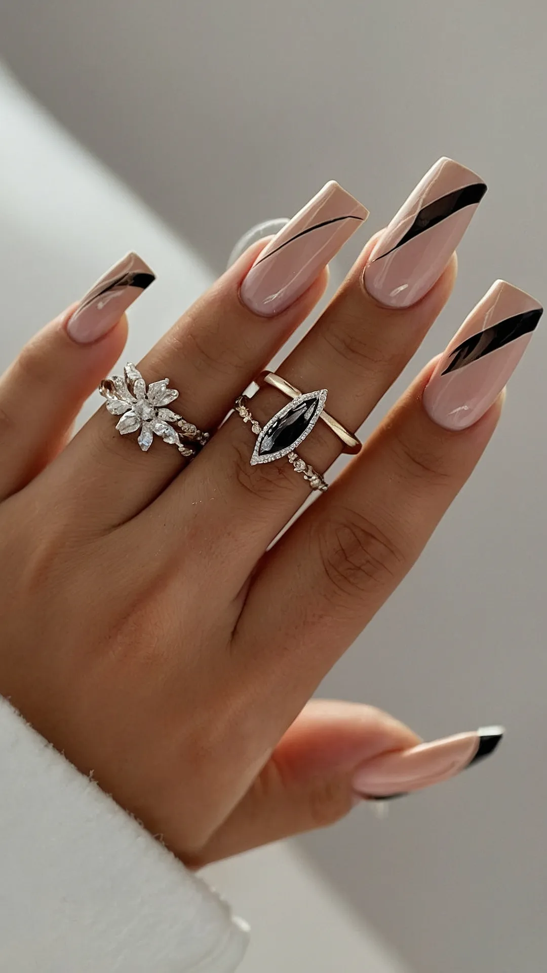 Mani-Muse: