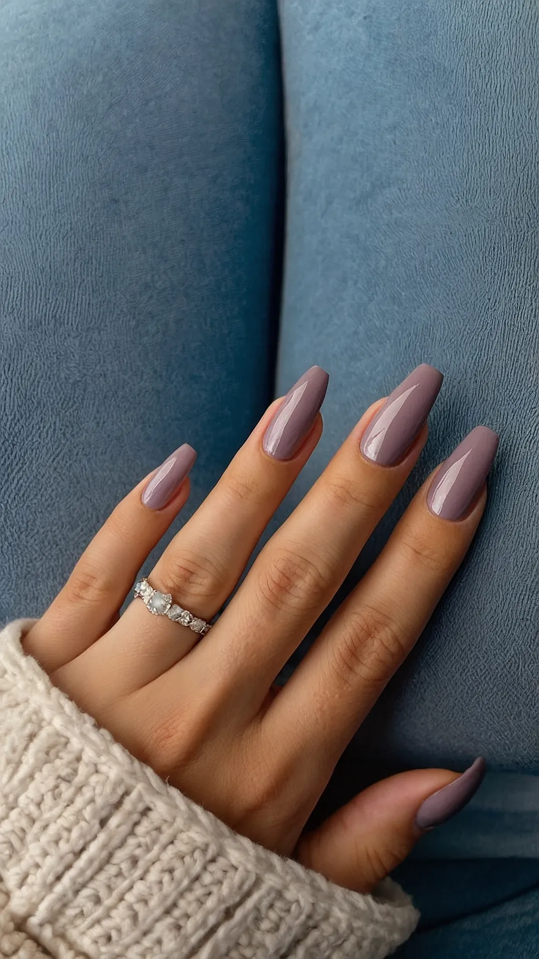 Chic Nail Art:  A Touch of Class