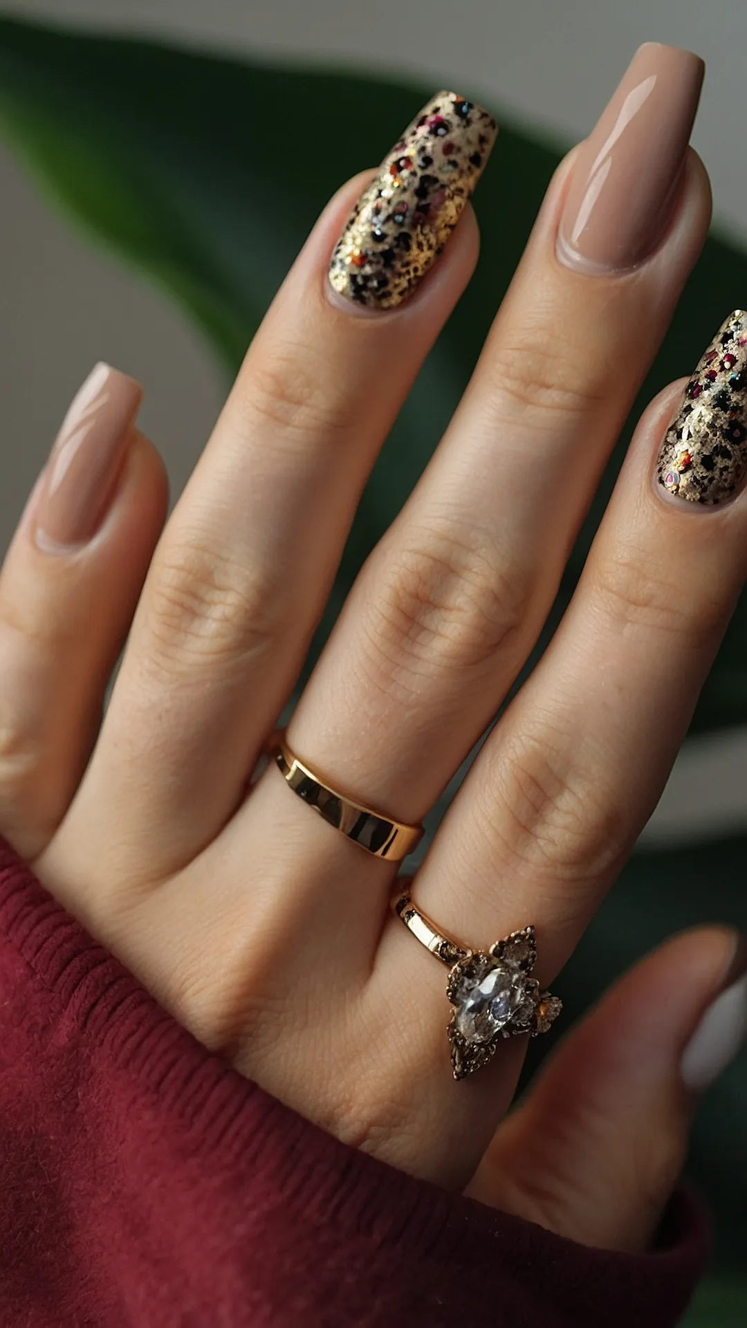 Sparkly Chic: Nails that Say 