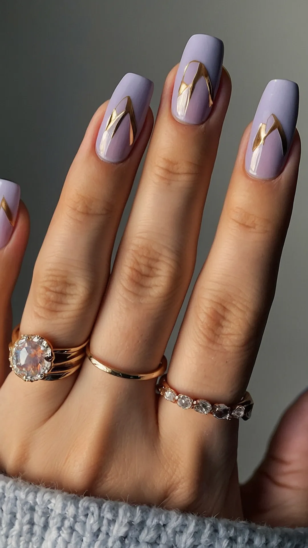 Chic Nail Art:  Purple Dreams with a Golden Touch