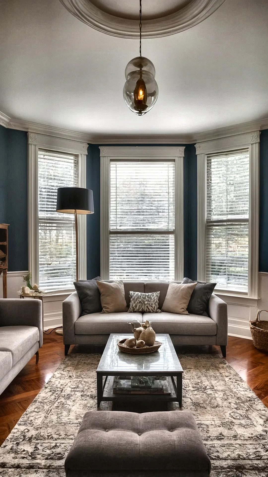 Living Room Zen: Simplified Decor