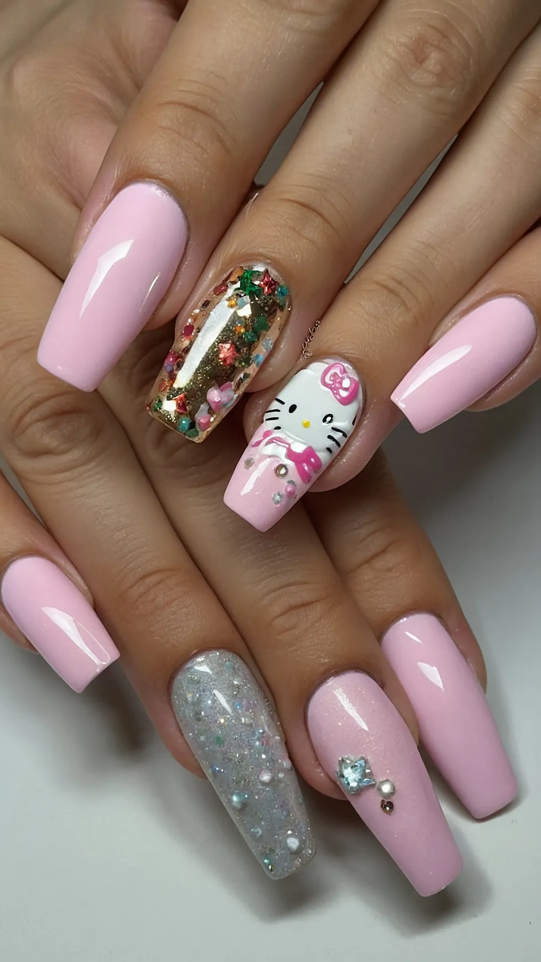 Hello Kitty's Festive Claws